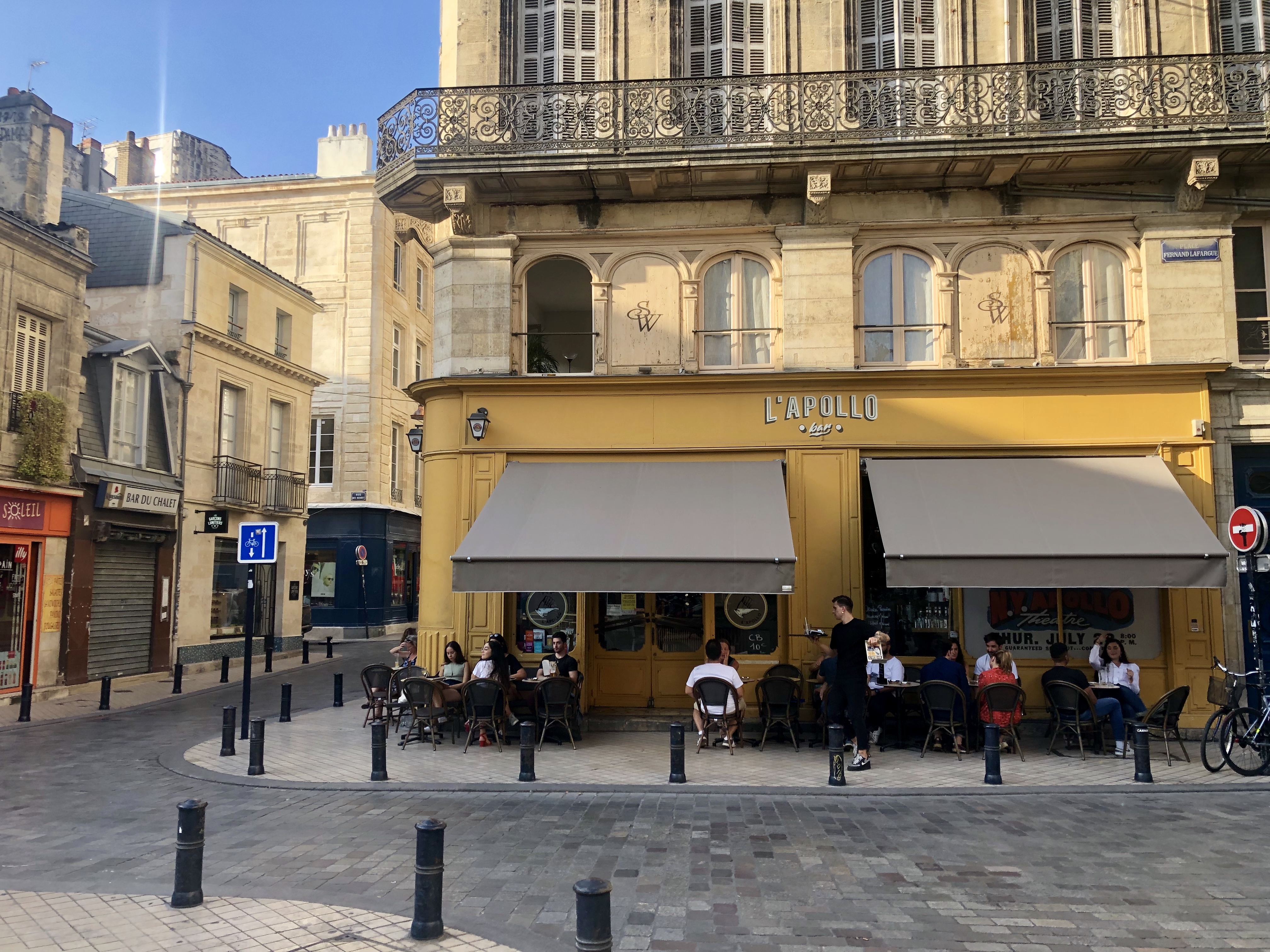 Bordeaux ne manquent pas de places et de terrasses - surtout dans ce quartier